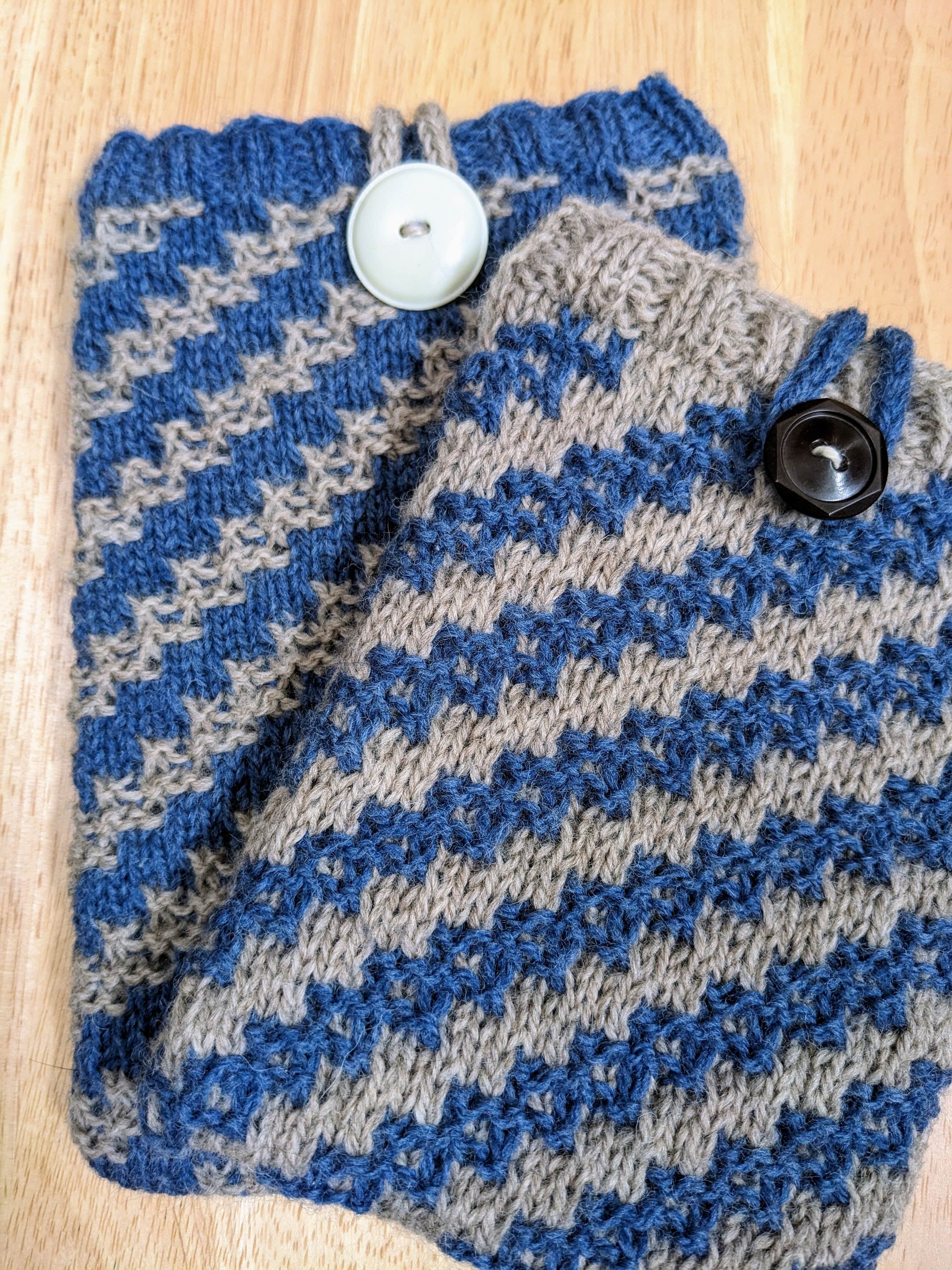 Close up on the Knit Kindle Tablet cozy 