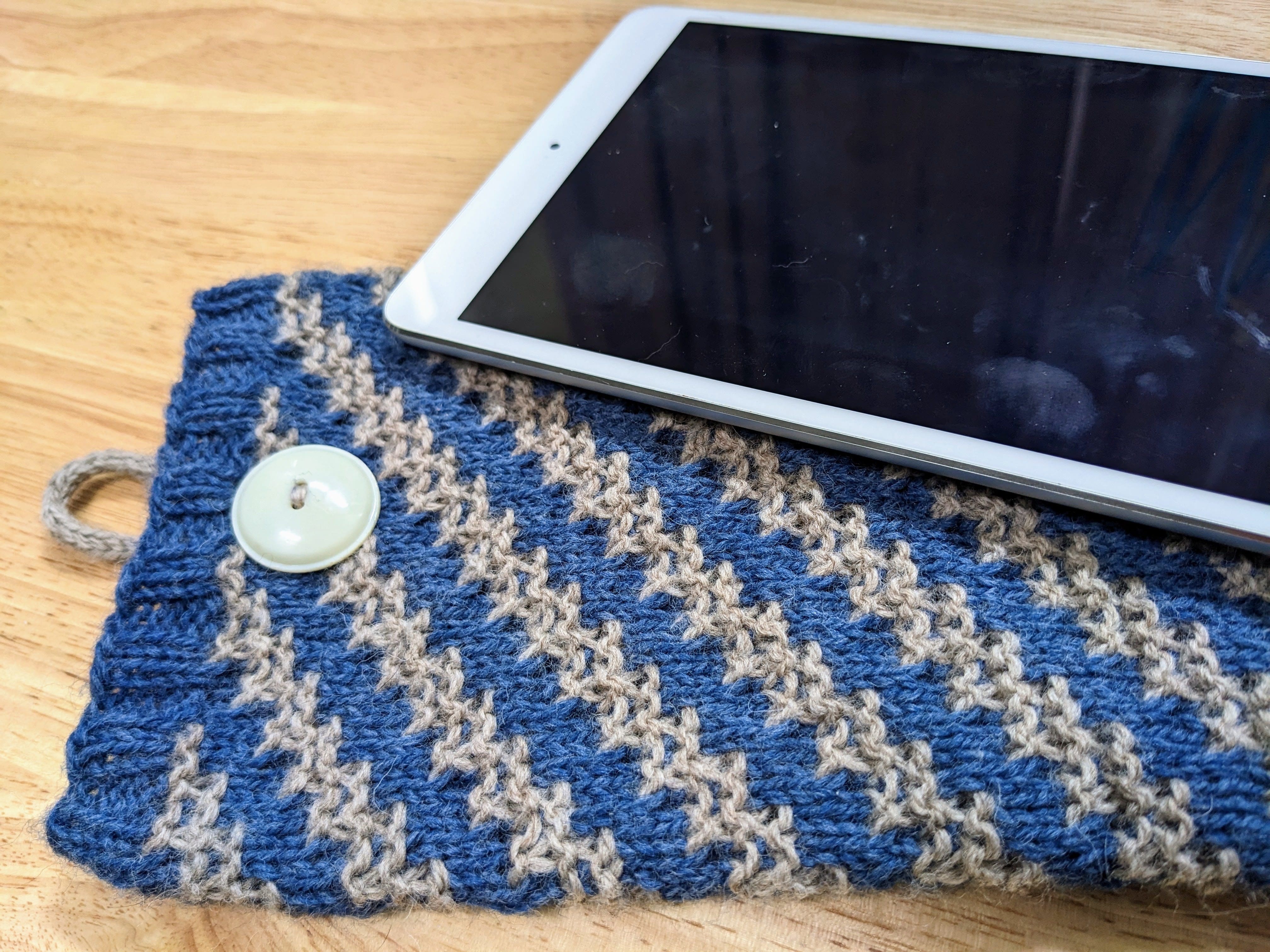 Knit Kindle Cozy and Kindle 